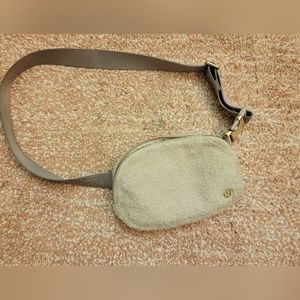 Lululemon cream sherpa belt bag